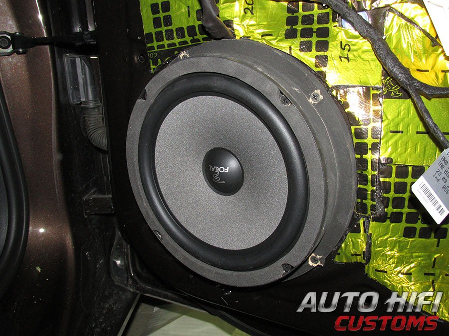 Установка акустики Focal Integration ISS 200 в Audi A4 (B8)
